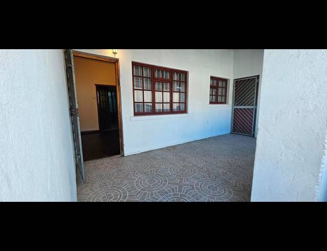 2 BEDROOM PROPERTY TO RENT IN WYNBERG